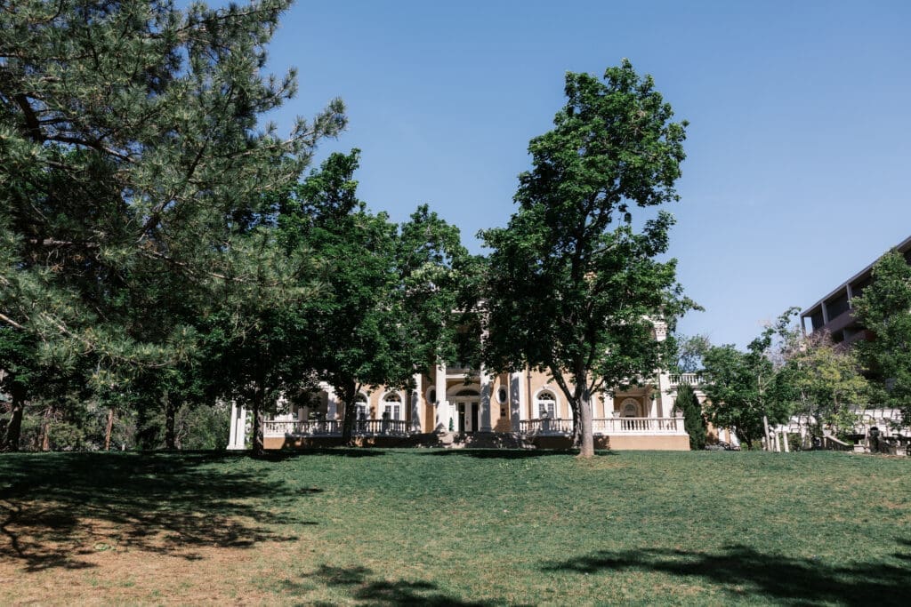 Grant Humphries Mansion in the summertime